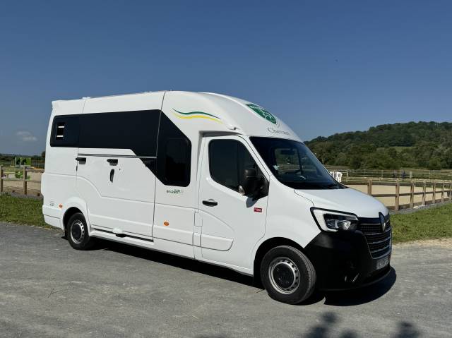 Furgoneta para caballos Barbot master 2022 De segunda mano