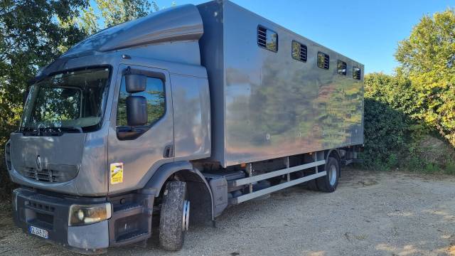 Camión para caballos Renault Club 10 Places + Sellerie avant sans porte latéral 2009 De segunda mano