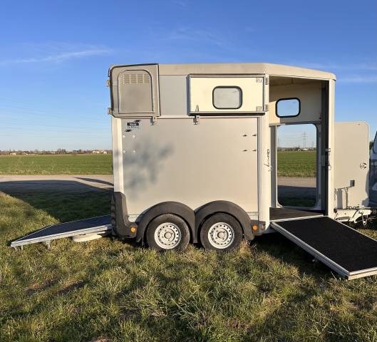 Van caballos Ifor Williams HB 403 1,5 Caballos 2015 De segunda mano