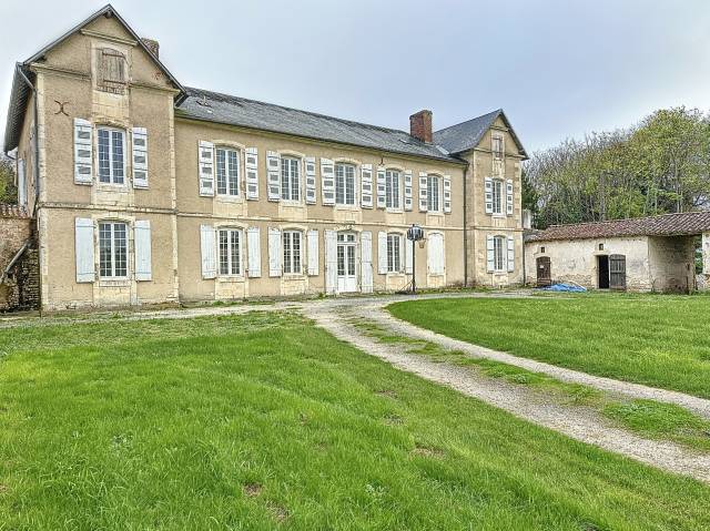 Bonita residencia ecuestre En venta Deux-Sèvres