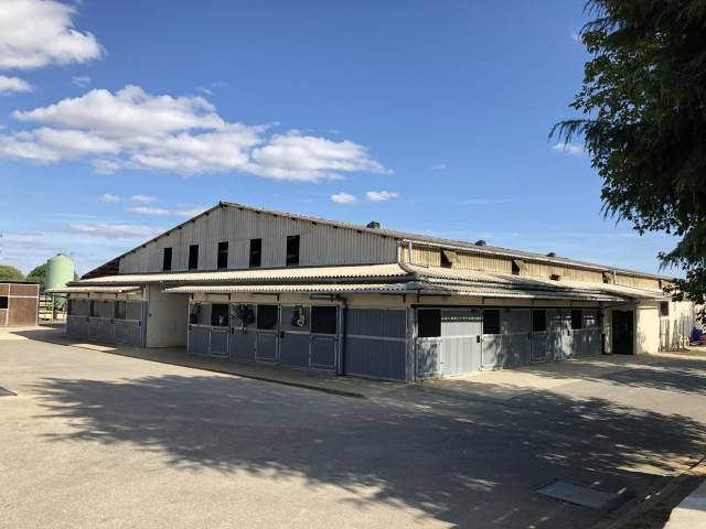 Cuadra de propietarios En venta Orne