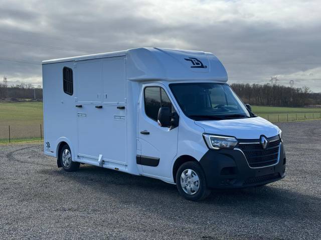 Furgoneta para caballos TBST Renault Master 2025 Nuevo