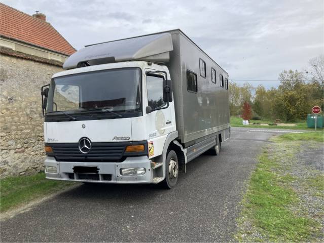 Camión para caballos Mercedes Atego 1999 De segunda mano