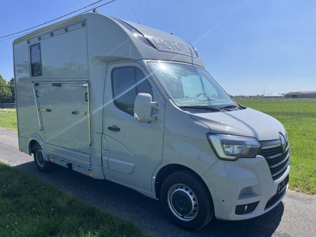 Furgoneta para caballos Renault Master 2022 De segunda mano