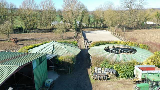 Cuadra de propietarios En venta Yonne