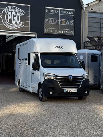 Furgoneta para caballos AKX AKX 5 places  2023 De segunda mano