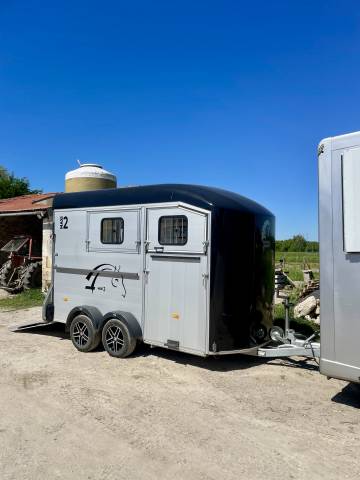 Van caballos Cheval Liberté Maxi 2 2 Caballos 2023 De segunda mano