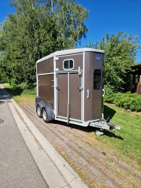 Van caballos Ifor Williams HB 506 2 Caballos 2022 De segunda mano