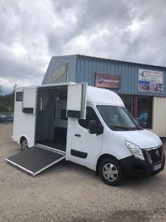 Furgoneta para caballos AP Petit NISSAN NV400 2024 Nuevo