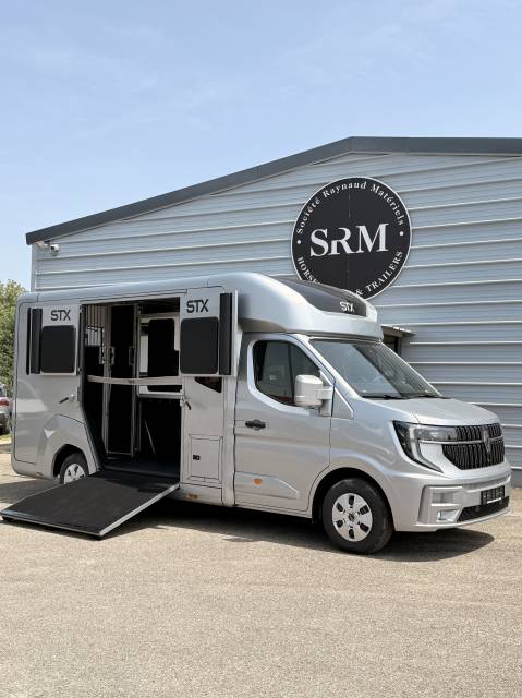 Furgoneta para caballos STX RENAULT MASTER 2025 Nuevo