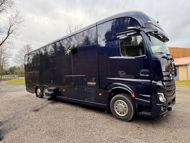 Camión para caballos Krismar MERCEDES 2021 De segunda mano