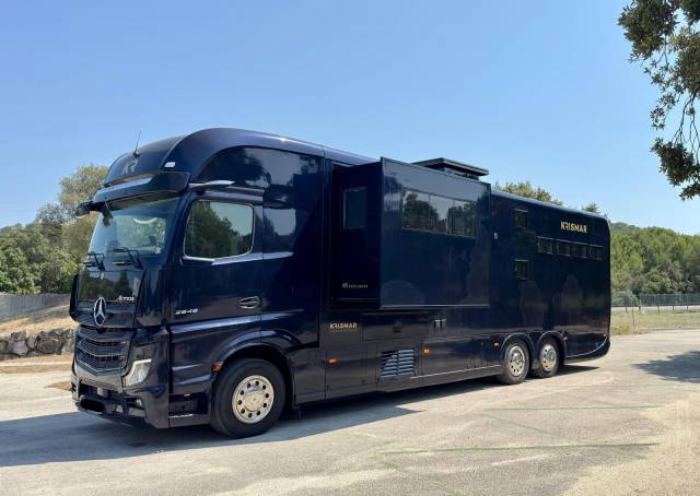 Camión para caballos Krismar MERCEDES 2021 De segunda mano