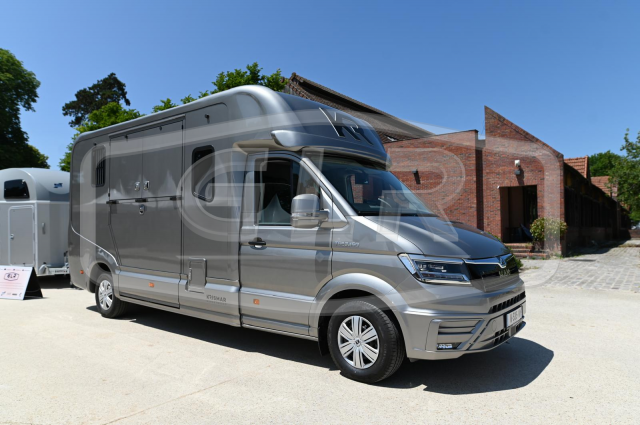 Furgoneta para caballos Krismar  2025 Nuevo