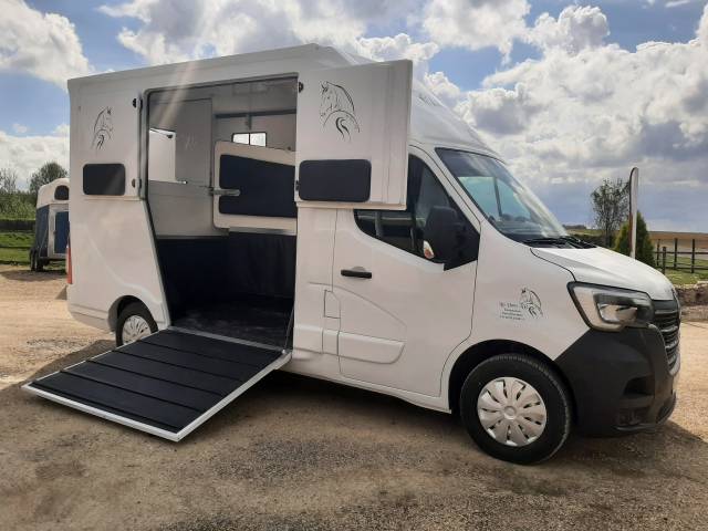 Furgoneta para caballos Renault Master 2021 De segunda mano