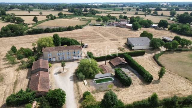 Explotación agrícola En venta Deux-Sèvres