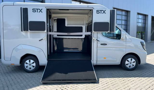 Furgoneta para caballos STX Master 2025 2025 Nuevo