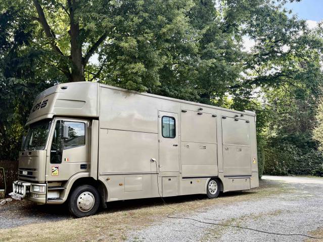 Camión para caballos Iveco eurocargo 2001 De segunda mano