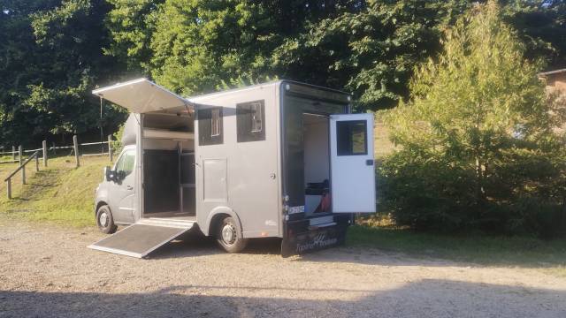 Furgoneta para caballos Renault MASTER 2015 De segunda mano