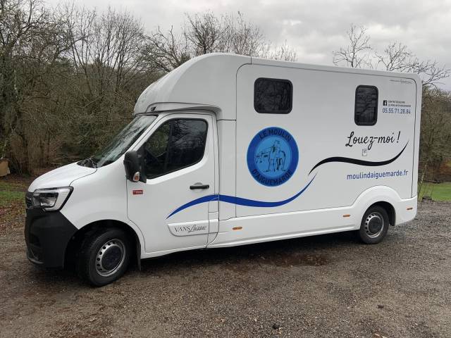 Furgoneta para caballos Renault Master 2022 De segunda mano