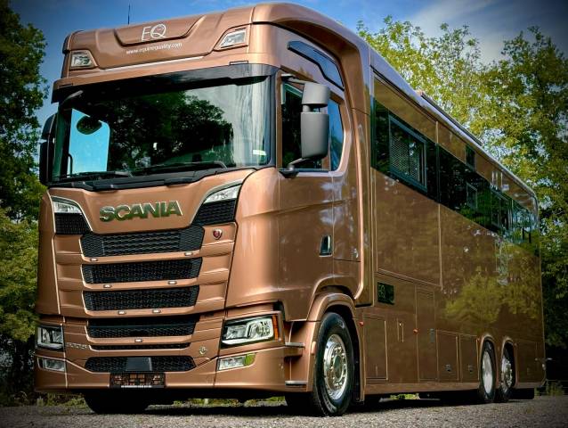 Furgoneta para caballos Scania EQ S530 2025 Nuevo