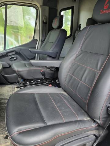 Furgoneta para caballos Renault Master Grand Confort DCI 165 2020 De segunda mano