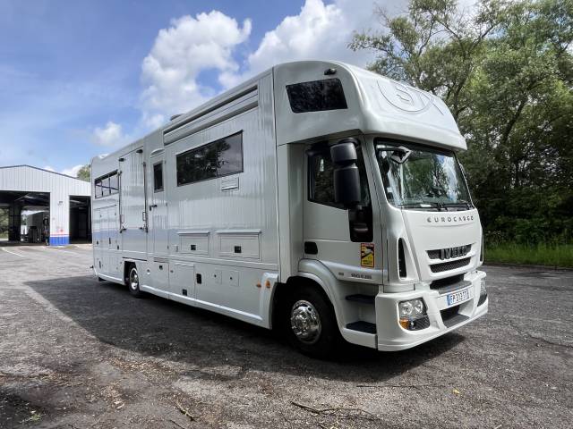Cami&oacute;n para caballos Iveco IVECO 0 De segunda mano