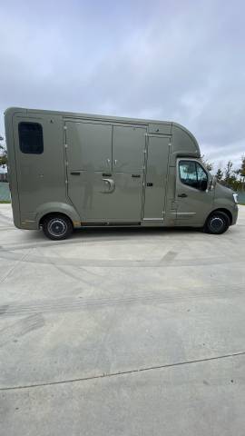 Furgoneta para caballos Renault  2021 De segunda mano