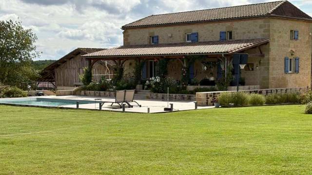 Bonita residencia ecuestre En venta Lot y Garona