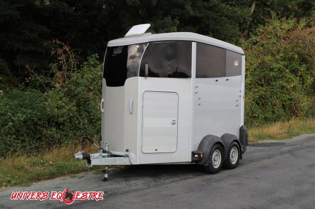 Van caballos Ifor Williams  2 Caballos 2020 De segunda mano
