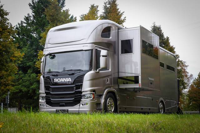 Cami&oacute;n para caballos Scania SCANIA 320 INterhorse 2025 Nuevo