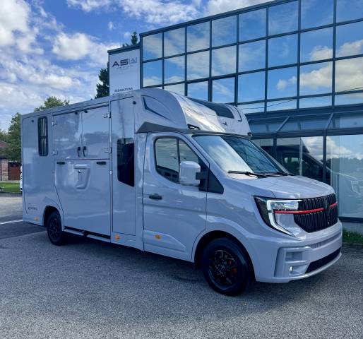 Furgoneta para caballos Ameline RENAULT MASTER  2025 Nuevo
