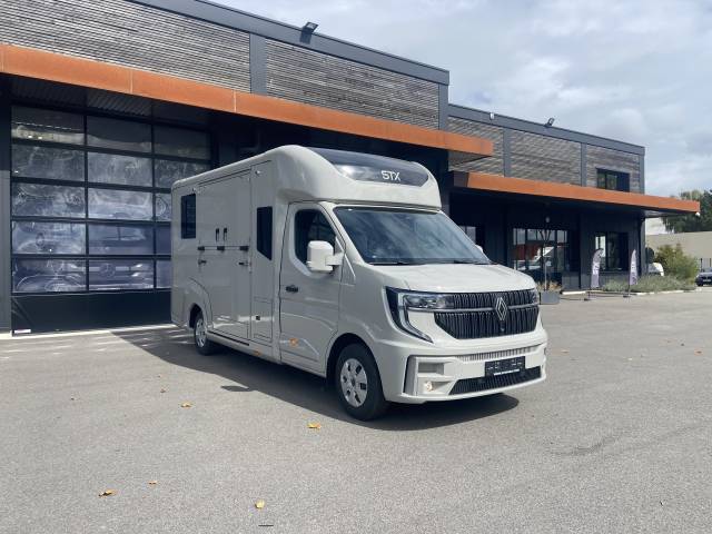 Furgoneta para caballos STX  2025 Nuevo