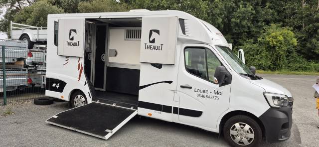 Furgoneta para caballos Renault  2023 De segunda mano