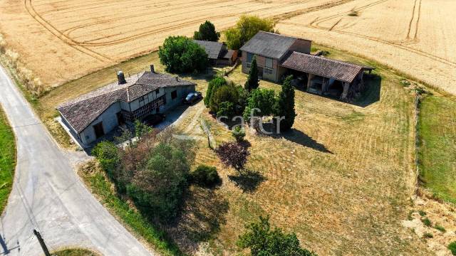 Explotaci&oacute;n av&iacute;cola En venta Tarn y Garona