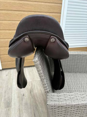 Pariani jumping saddle
