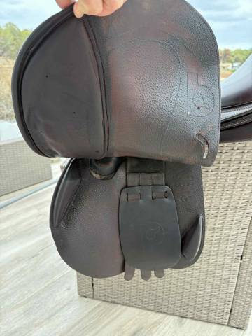 Pariani jumping saddle