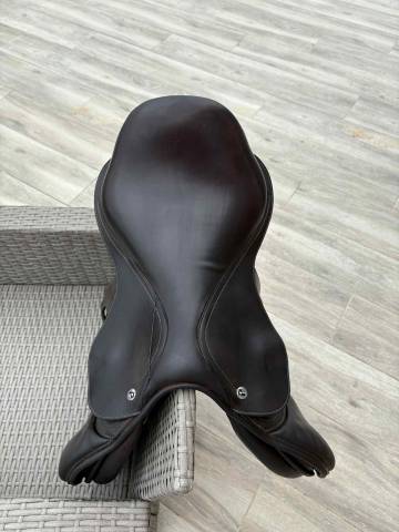 Pariani jumping saddle