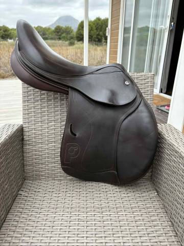 Pariani jumping saddle