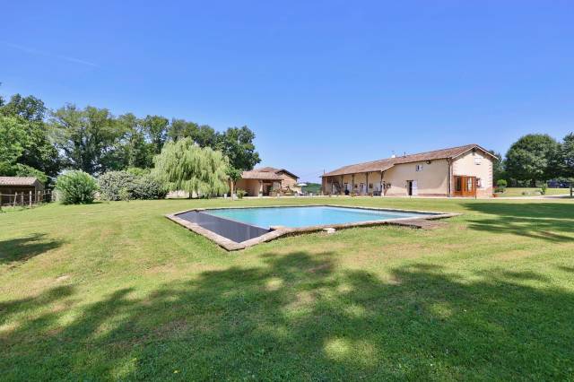 Bonita residencia ecuestre En venta Ain