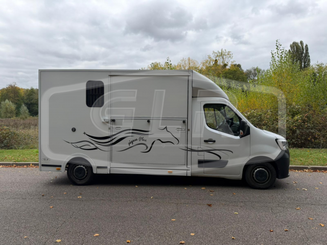 Furgoneta para caballos Les Vans ACR Renault Master 2023 De segunda mano