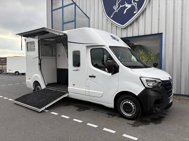 Furgoneta para caballos Barbot D5 2023 De segunda mano