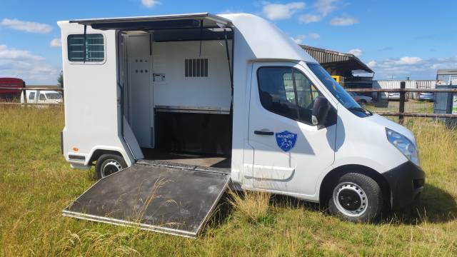 Furgoneta para caballos Barbot Stalles  2011 De segunda mano