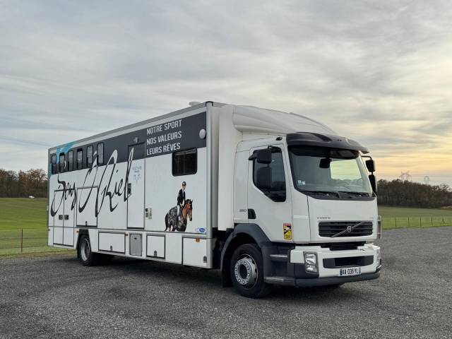 Camión para caballos Volvo VOLVO 2009 De segunda mano