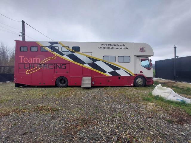 Camión para caballos Renault Midlum 2005 De segunda mano