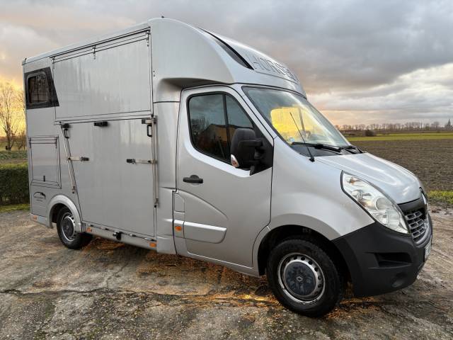 Furgoneta para caballos Renault Master 2017 De segunda mano