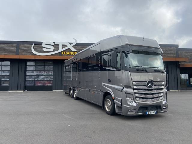 Camión para caballos AKX  2016 De segunda mano