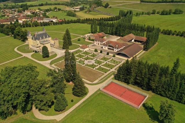 Bonita residencia ecuestre En venta Jura