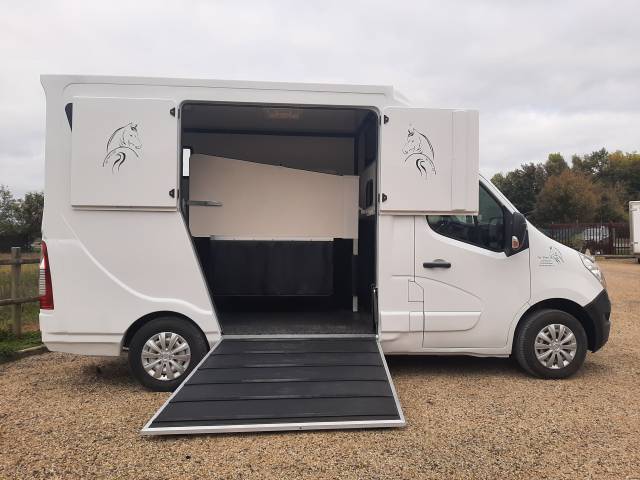 Furgoneta para caballos Renault Master 2017 De segunda mano