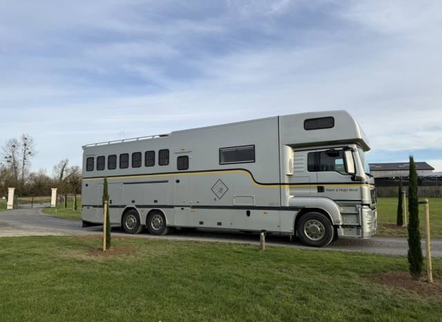 Cami&oacute;n para caballos Man 400 chx double essieu  2010 De segunda mano