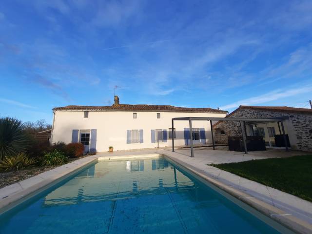 Propiedad ecuestre En venta Deux-S&egrave;vres